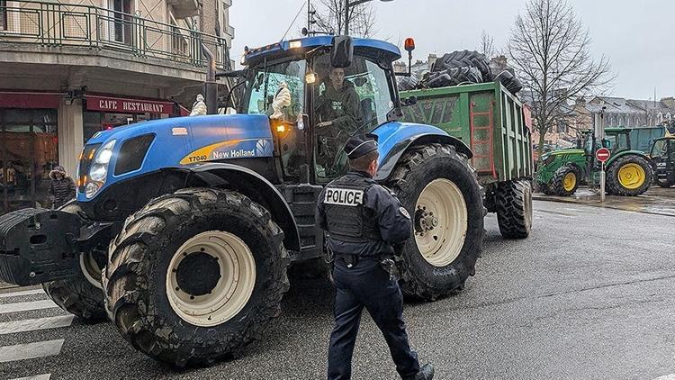 Fransız çiftçilerin protestosu sürüyor! Bordeaux Limanı’na erişim engellendi